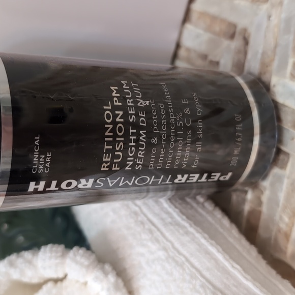 Peter Thomas Roth Retinol Fusion Pm Night Serum 6.7oz with Free Cleanser - Picture 3 of 10